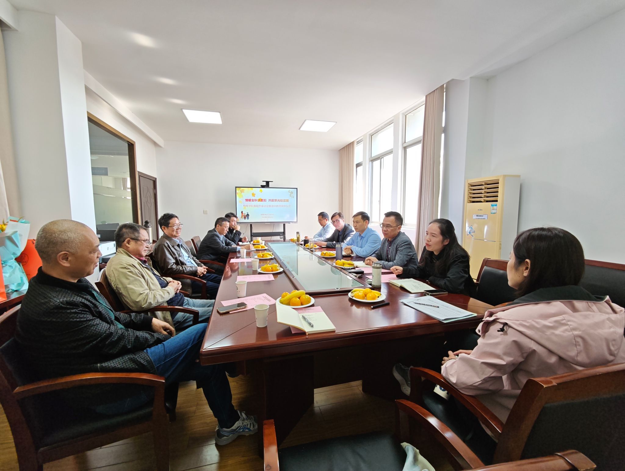 木瓜视频
举办重阳节座谈会暨退休教师荣休仪式